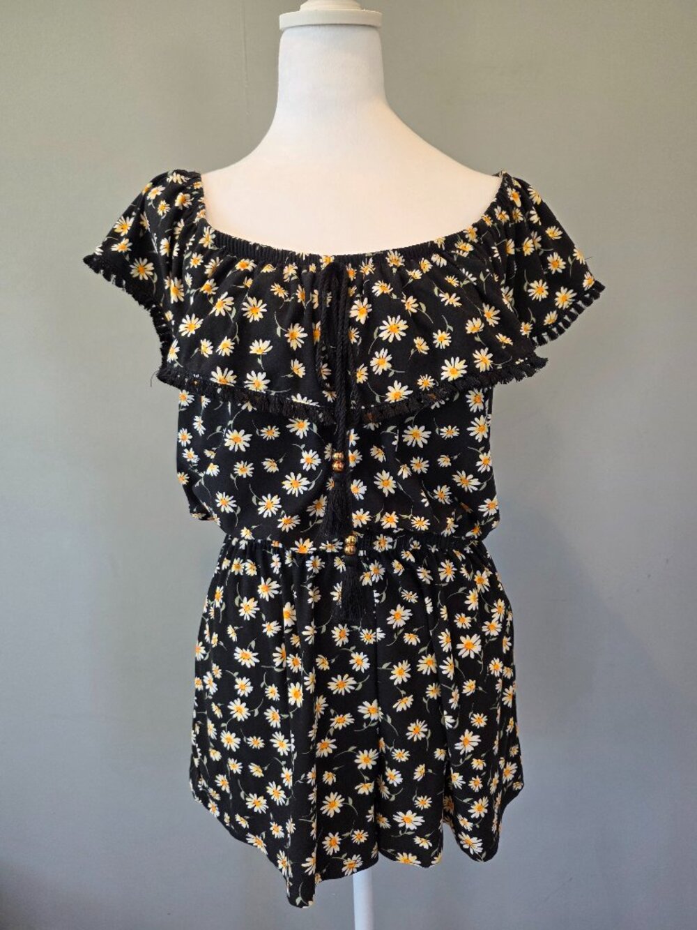 Daisy Print Short Romper Lg. Fringe Festival Grunge 90s Retro Whimsygoth Black
